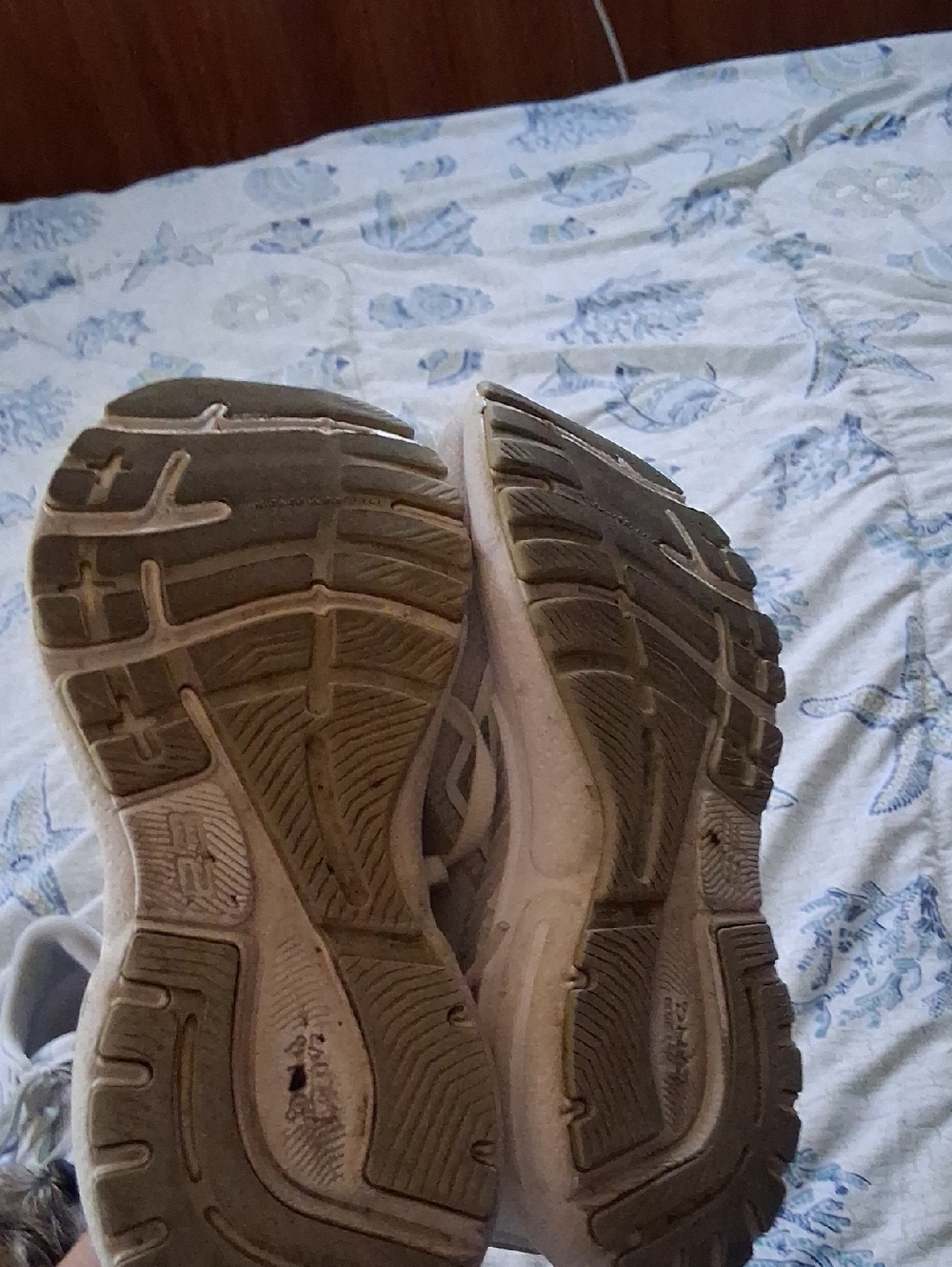 Brooks Women's Running Sneakers in Pale Pink and White - Picture 7 of 8